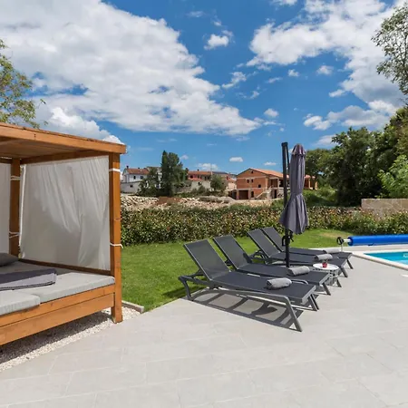 Savey - Heated Pool