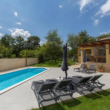 Savey - Heated Pool Vila Sivati