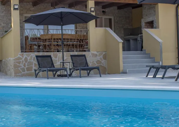 Savey - Heated Pool Villa *