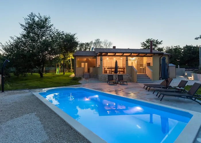 Savey - Heated Pool *