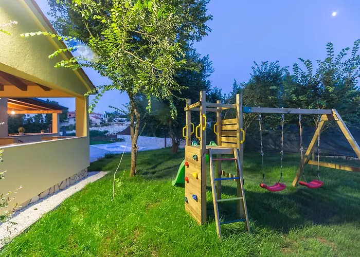 Savey - Heated Pool Sivati