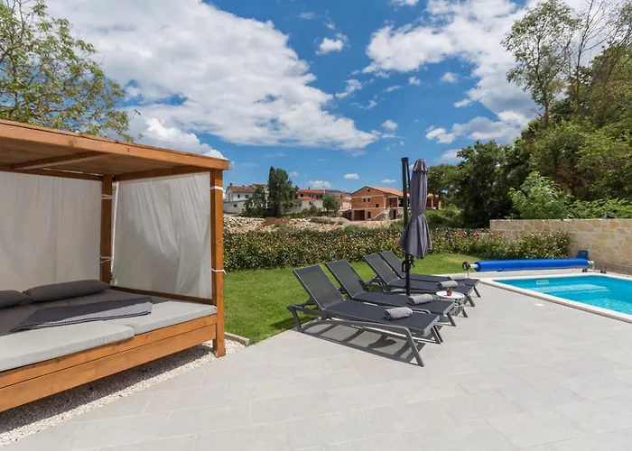 Savey - Heated Pool