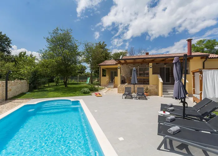Savey - Heated Pool *