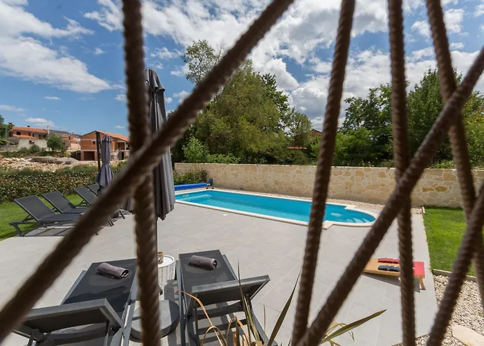 Savey - Heated Pool Villa