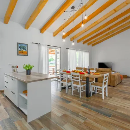 Savey - Heated Pool Willa