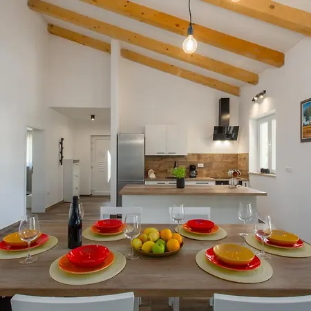 Savey - Heated Pool Šivati