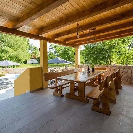 Savey - Heated Pool Šivati