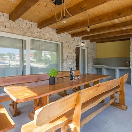 Willa Savey - Heated Pool