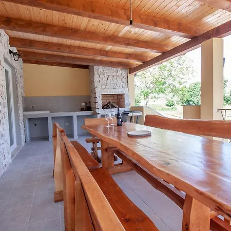 ヴィラ Savey - Heated Pool Šivati