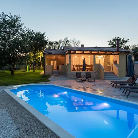 Savey - Heated Pool *