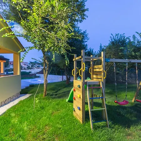 Savey - Heated Pool Šivati