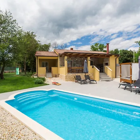 Savey - Heated Pool Sivati