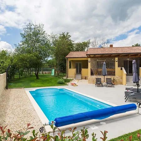 Savey - Heated Pool فيلة Sivati