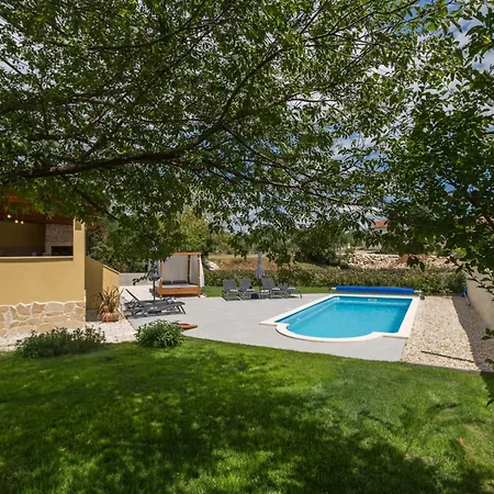 Villa Savey - Heated Pool