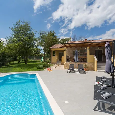 Savey - Heated Pool *