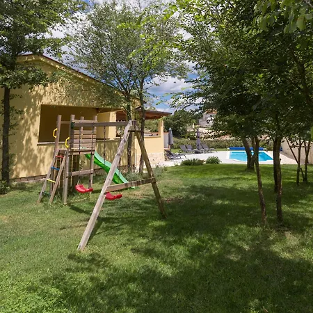 ヴィラ Savey - Heated Pool Šivati